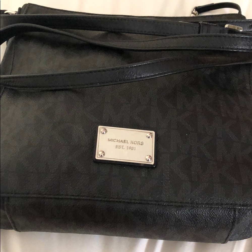 Black MK Michael Kors crossbody purse